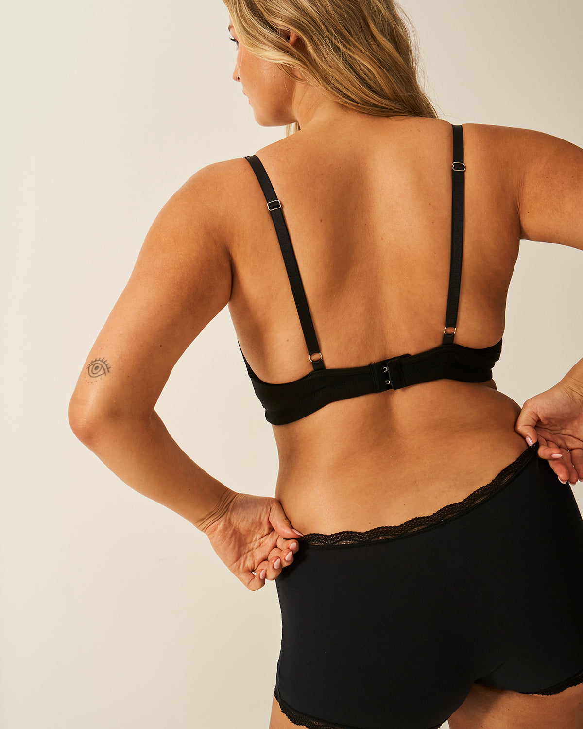 Lace Plunge Bra - Black Wholegood Inter-United Ltd