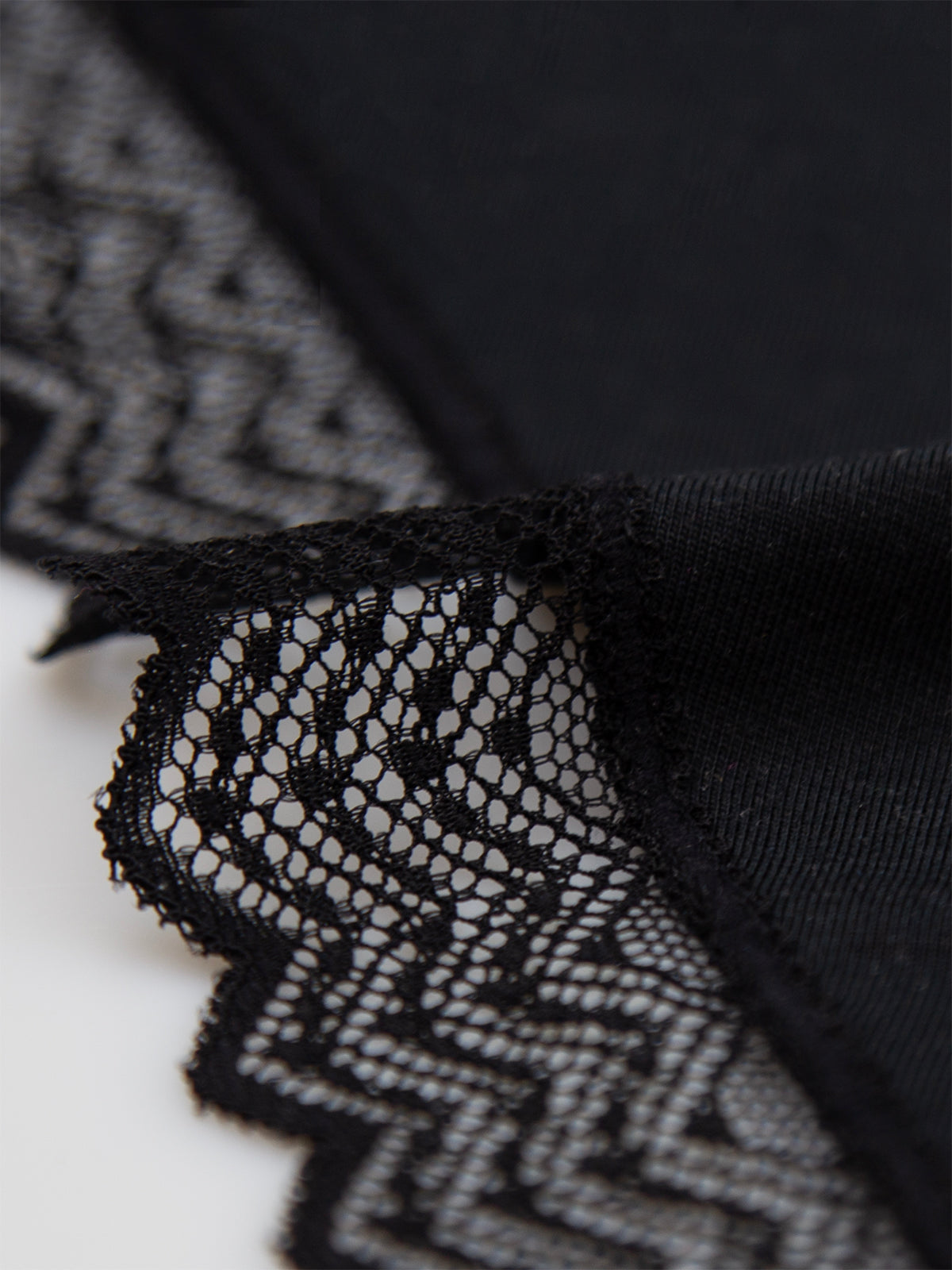 ZigZag Lace Thong - Black Hop Lun Limited